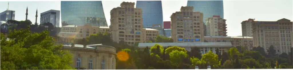 ბაქოს პანორამა – თანამედროვე ცათამბჯენები და ისტორიული არქიტექტურა აზერბაიჯანში